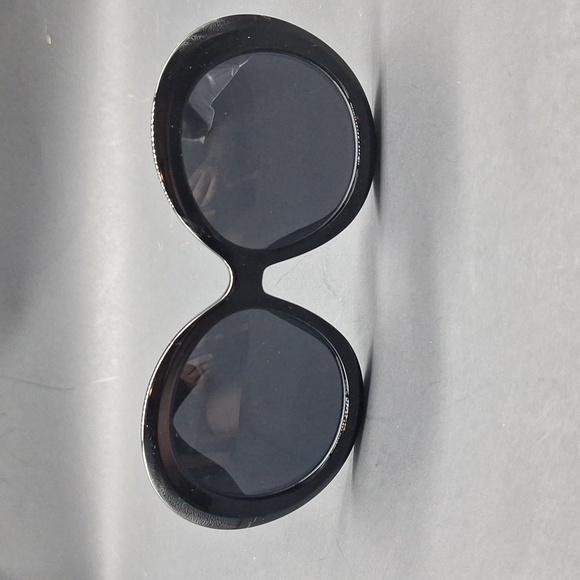 New Black Oversized Oval Sunglasses – Y2K Retro Style - Picture 8 of 9